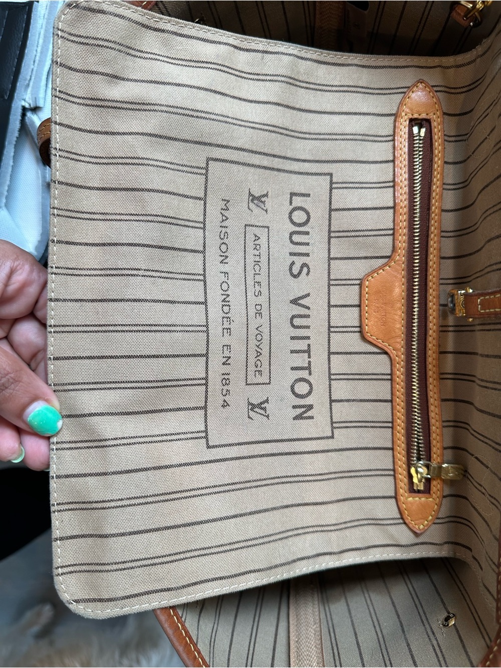 Louis Vuitton Monogram Canvas Tote in Brown with Tan Trim - Picture 13 of 16
